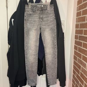 Brand new jeans. Never worn before, no tags. Grey wash, size: 5